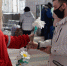 Сургутянам вчера раздавали ромашки - Департамент Здравоохранения