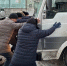 Глава Нефтеюганска в ходе встреч с жителями помог выехать застрявшему на дороге автомобилю - ИД Новости Югры